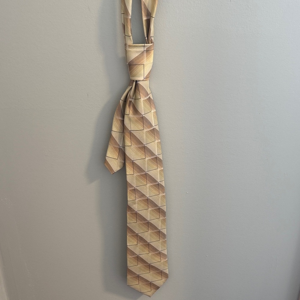 Geometric Patterned Tie in Beige and Brown with yellow hue